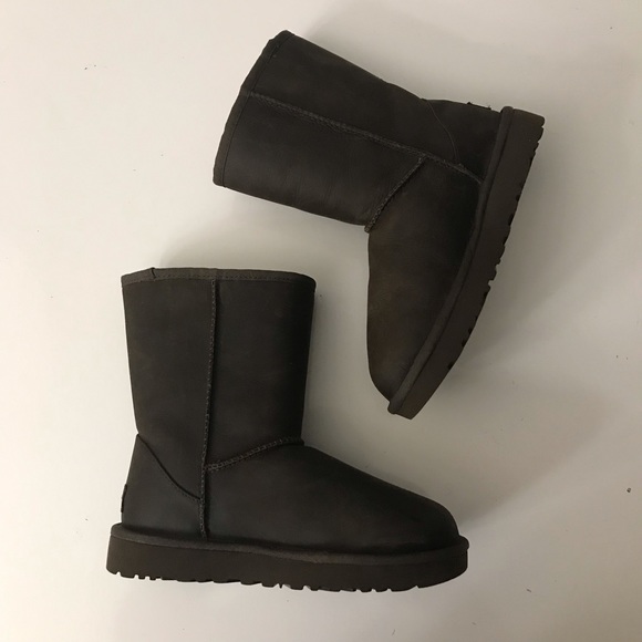 NWOT UGG Classic Short II Leather Retail $220 - Picture 3 of 8